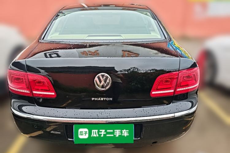 Used Volkswagen Phaeton 2011 3.6L V6 5-Seater Extended Comfort Version Rear