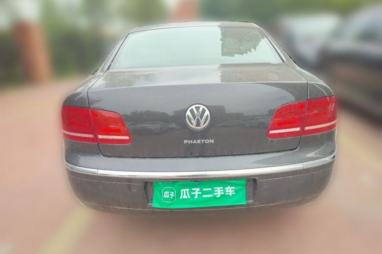 Used Volkswagen Phaeton 2011 3.6L V6 4-Seater Extended-Length Individual Edition Rear
