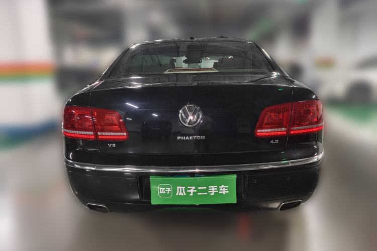 Used Volkswagen Phaeton 2011 4.2L V8 4-seat Extended-Range Individual Edition Rear
