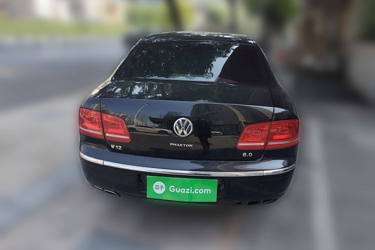 Used Volkswagen Phaeton 2011 3.6L V6 4-Seater Extended-Length Individual Edition Rear