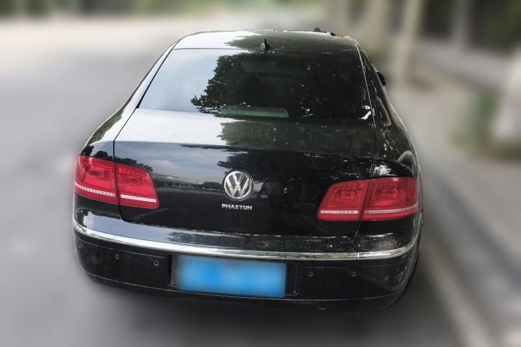 Used Volkswagen Phaeton 2011 3.6L V6 4-Seater Extended-Length Individual Edition Rear