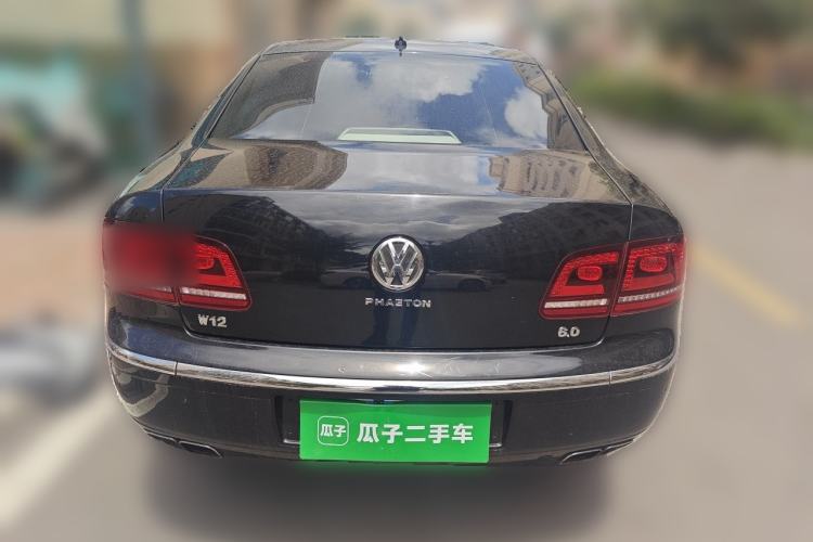 Used Volkswagen Phaeton 2011 4.2L V8 4-seat Extended-Range Individual Edition Rear