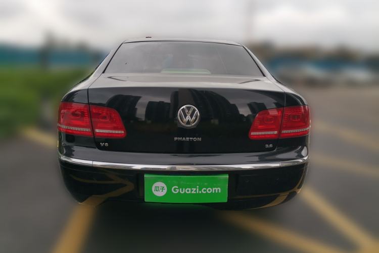 Used Volkswagen Phaeton 2011 3.6L V6 4-Seater Extended-Length Individual Edition Rear