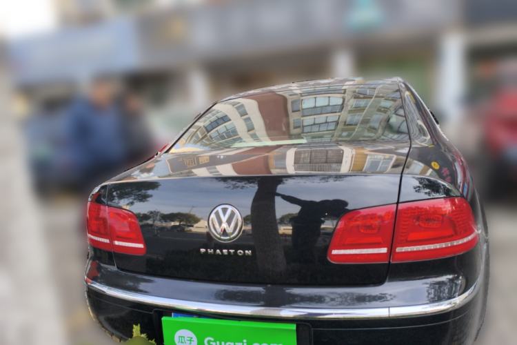 Used Volkswagen Phaeton 2011 3.6L V6 5-Seater Extended Comfort Version Rear