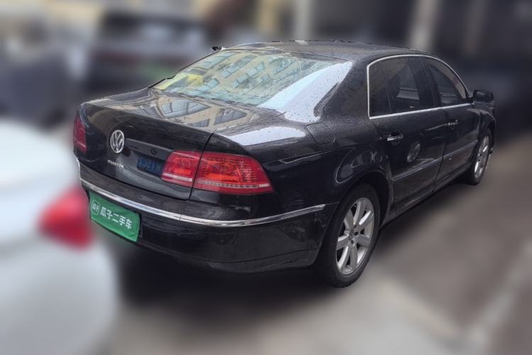 Used Volkswagen Phaeton 2011 3.6L V6 5-Seater Extended Comfort Version Rear Right 45 Deg