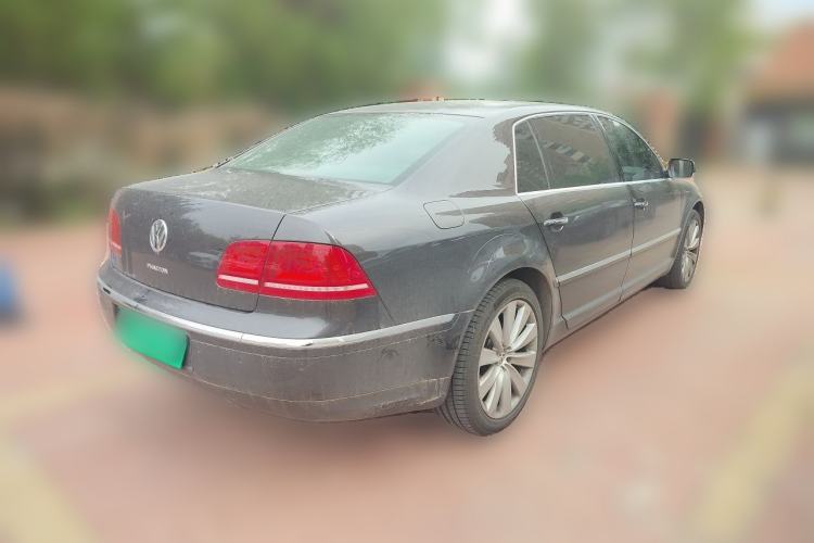 Used Volkswagen Phaeton 2011 3.6L V6 4-Seater Extended-Length Individual Edition Rear Right 45 Deg