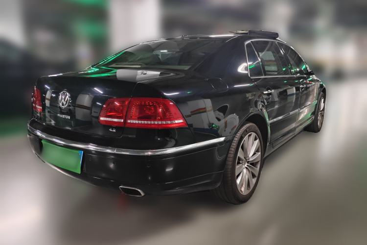 Used Volkswagen Phaeton 2011 4.2L V8 4-seat Extended-Range Individual Edition Rear Right 45 Deg