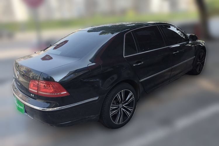 Used Volkswagen Phaeton 2011 3.6L V6 4-Seater Extended-Length Individual Edition Rear Right 45 Deg