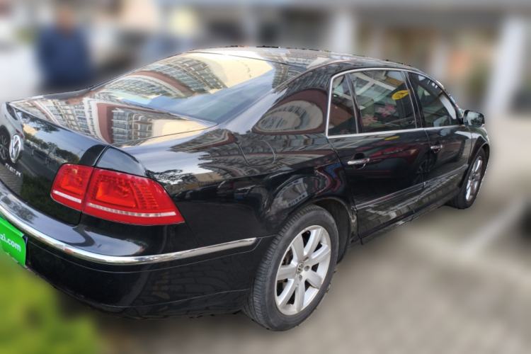 Used Volkswagen Phaeton 2011 3.6L V6 5-Seater Extended Comfort Version Rear Right 45 Deg