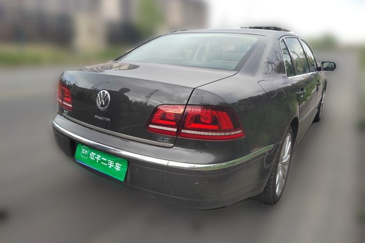 Used Volkswagen Phaeton 2011 3.6L V6 4-Seater Extended-Length Individual Edition Rear Right 45 Deg