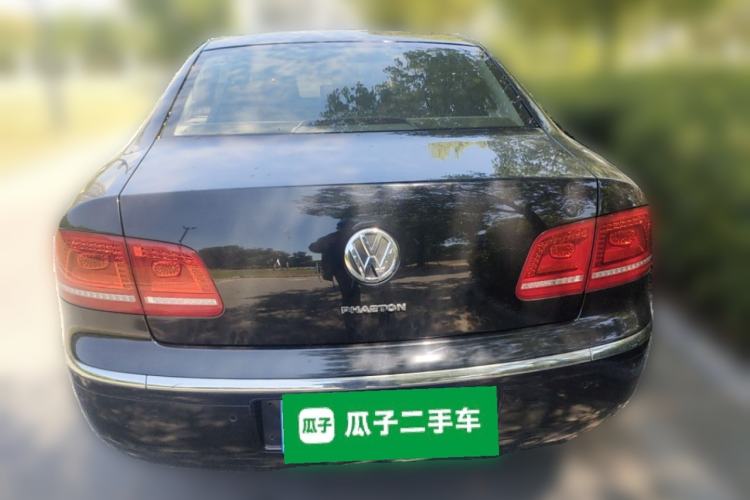 Used Volkswagen Phaeton 2011 3.6L V6 5-Seater Extended Comfort Version Rear