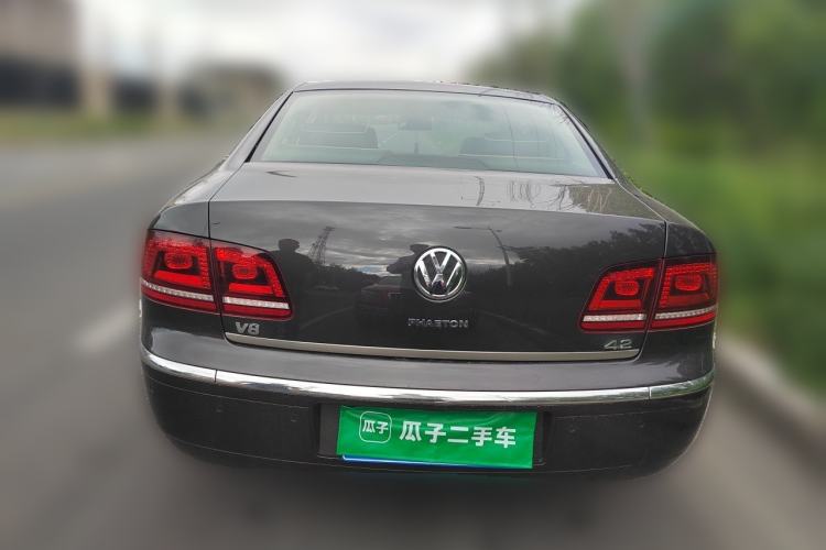 Used Volkswagen Phaeton 2011 3.6L V6 4-Seater Extended-Length Individual Edition Rear