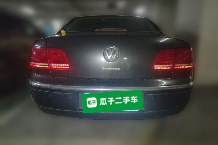 Used Volkswagen Phaeton 2011 3.6L V6 5-Seater Extended-Length Individual Edition Rear