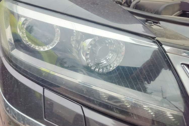 Used Volkswagen Phaeton 2011 3.6L V6 4-Seater Extended-Length Individual Edition Right Front Headlight