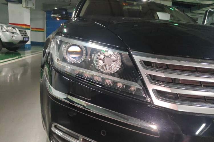 Used Volkswagen Phaeton 2011 4.2L V8 4-seat Extended-Range Individual Edition Right Front Headlight