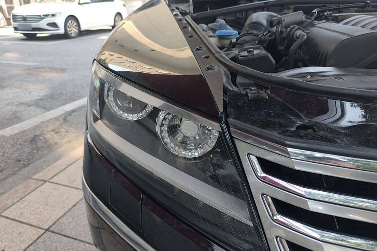 Used Volkswagen Phaeton 2011 3.6L V6 4-Seater Extended-Length Individual Edition Right Front Headlight