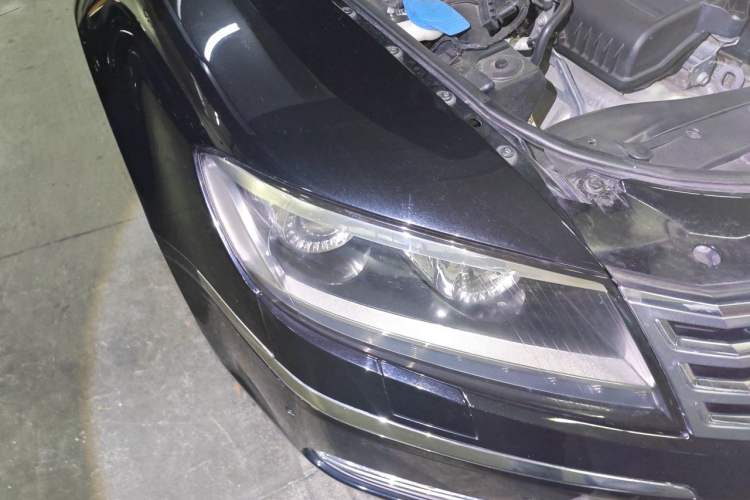 Used Volkswagen Phaeton 2011 3.6L V6 5-Seater Extended Business Edition Right Front Headlight