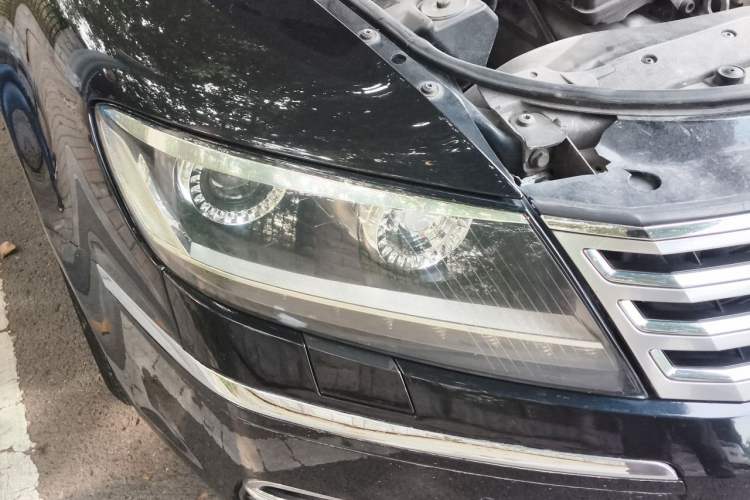 Used Volkswagen Phaeton 2011 3.6L V6 4-Seater Extended-Length Individual Edition Right Front Headlight