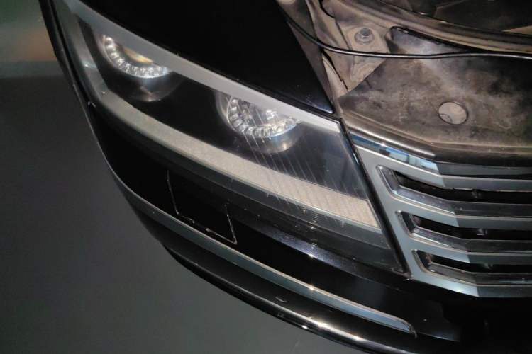 Used Volkswagen Phaeton 2011 3.6L V6 5-Seater Extended Business Edition Right Front Headlight