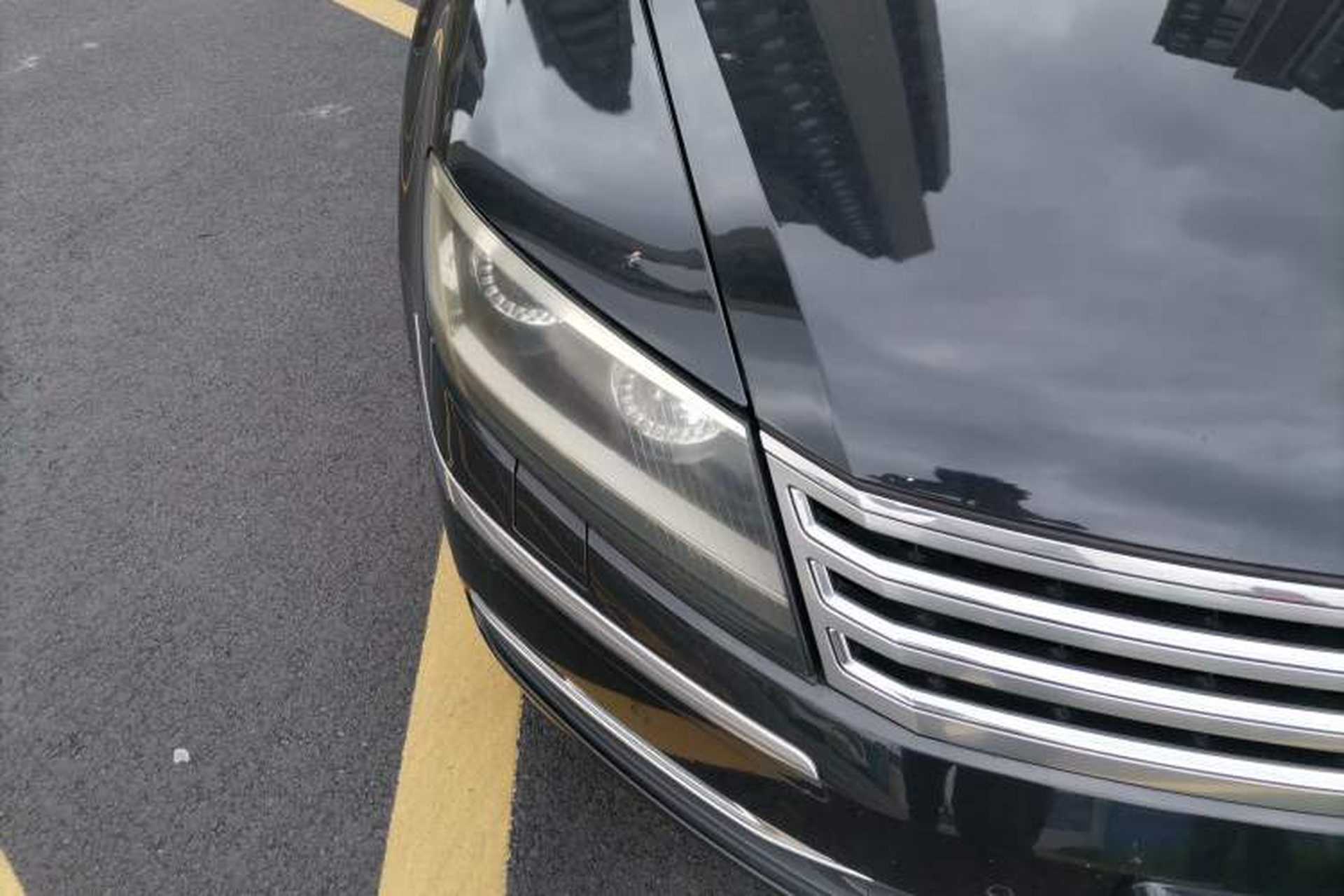 Used Volkswagen Phaeton 2011 3.6L V6 4-Seater Extended-Length Individual Edition Right Front Headlight