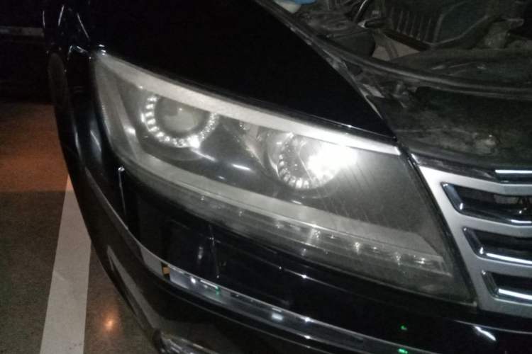 Used Volkswagen Phaeton 2011 3.6L V6 5-Seater Extended Business Edition Right Front Headlight