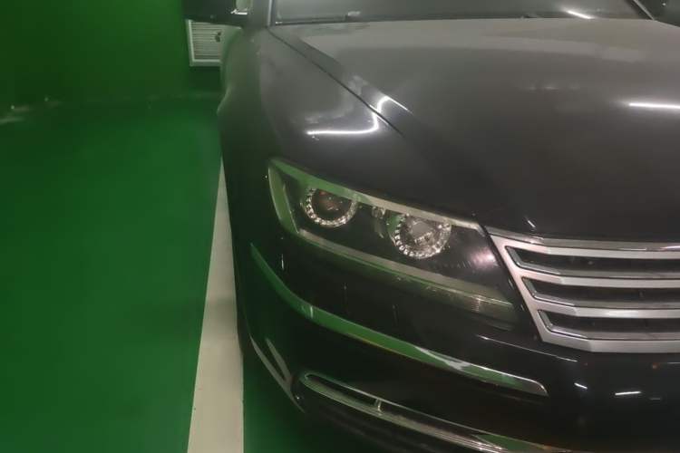 Used Volkswagen Phaeton 2011 4.2L V8 4-seat Extended-Range Individual Edition Right Front Headlight