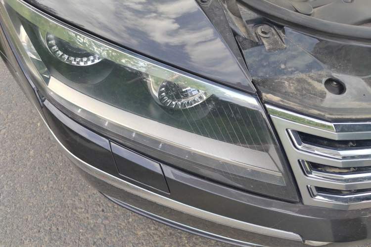 Used Volkswagen Phaeton 2011 3.6L V6 4-Seater Extended-Length Individual Edition Right Front Headlight