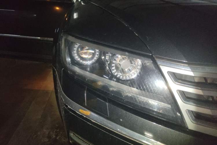 Used Volkswagen Phaeton 2011 3.6L V6 5-Seater Extended-Length Individual Edition Right Front Headlight