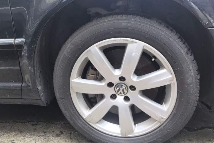 Used Volkswagen Phaeton 2011 3.6L V6 5-Seater Extended Comfort Version Right Front Wheel Hub