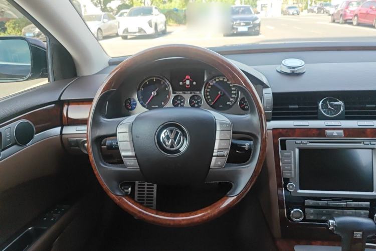 Used Volkswagen Phaeton 2011 3.6L V6 5-Seater Extended Comfort Version Steering Wheel