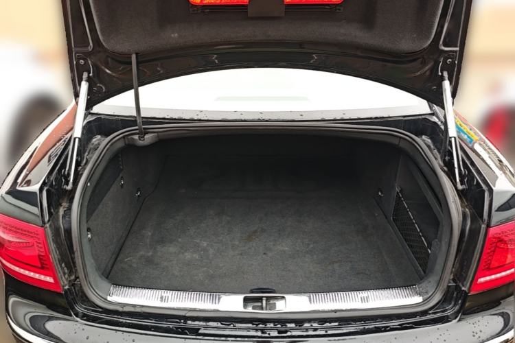 Used Volkswagen Phaeton 2011 3.6L V6 5-Seater Extended Comfort Version Trunk