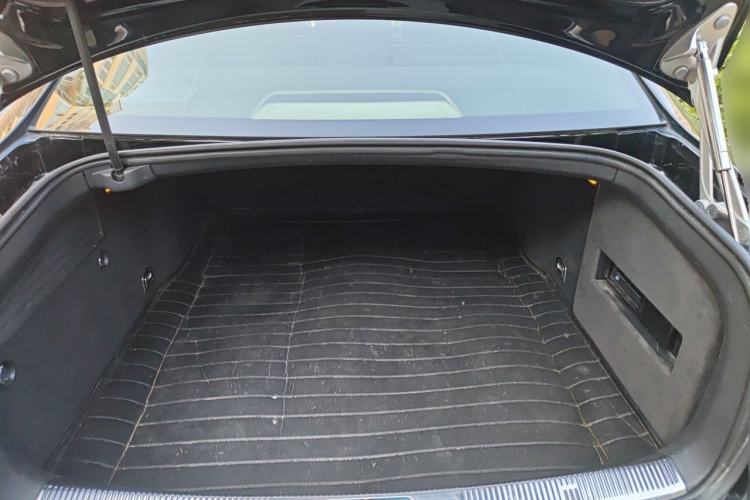 Used Volkswagen Phaeton  Trunk