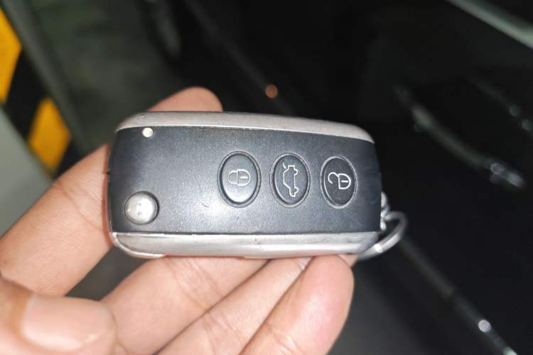 Used Volkswagen Phaeton 2011 3.6L V6 5-Seater Extended Business Edition Vehicle Key