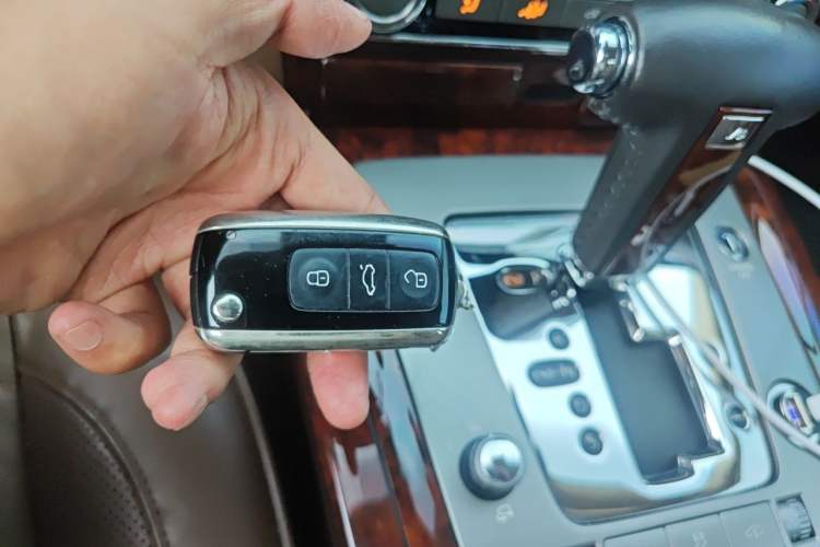 Used Volkswagen Phaeton 2011 3.6L V6 5-Seater Extended Comfort Version Vehicle Key