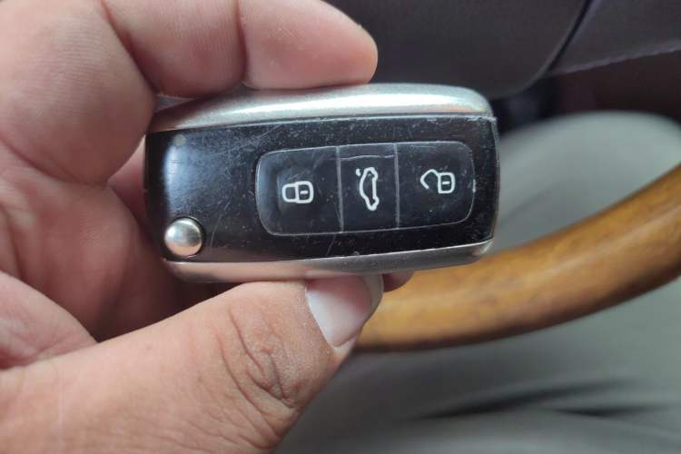 Used Volkswagen Phaeton 2011 3.6L V6 5-Seater Extended Business Edition Vehicle Key