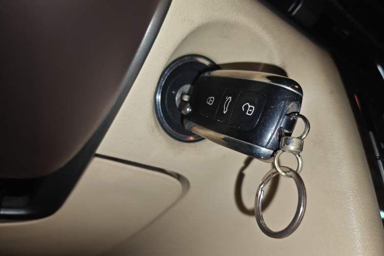 Used Volkswagen Phaeton 2011 3.6L V6 5-Seater Extended Business Edition Vehicle Key
