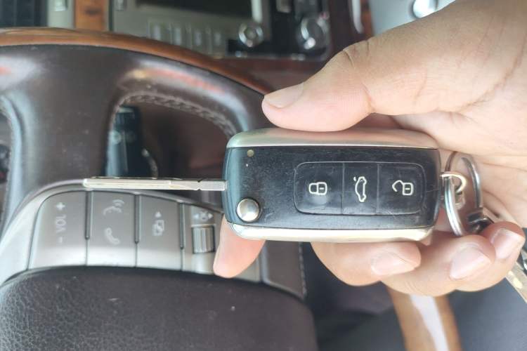 Used Volkswagen Phaeton 2011 3.6L V6 5-Seater Extended Comfort Version Vehicle Key