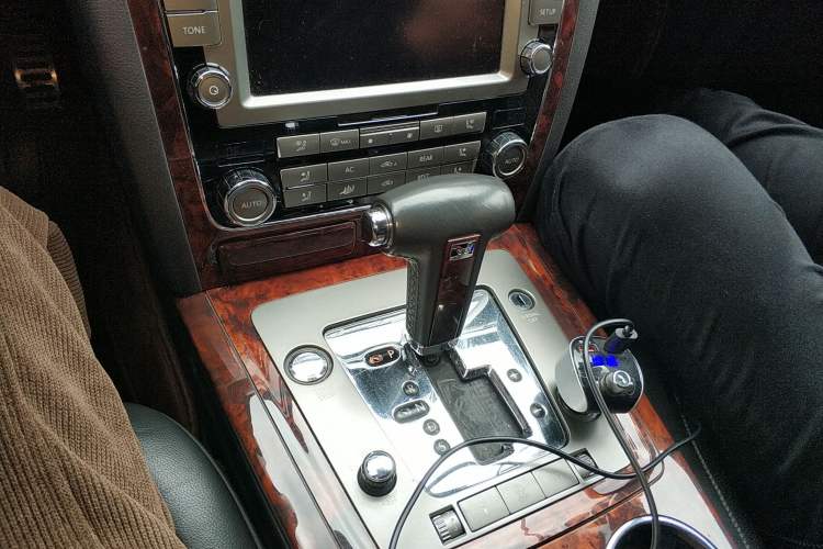 Used Volkswagen Phaeton 2011 3.6L V6 5-Seater Extended Business Edition Gear Lever
