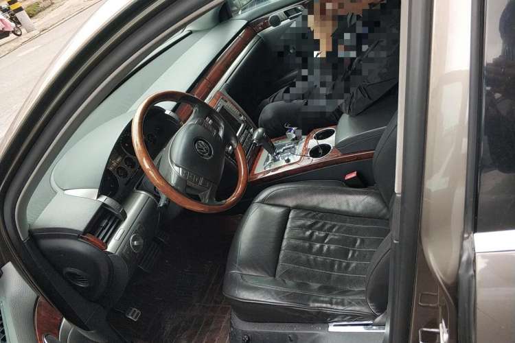 Used Volkswagen Phaeton 2011 3.6L V6 5-Seater Extended Business Edition Left Front Seat