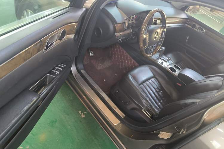 Used Volkswagen Phaeton 2011 3.6L V6 5-Seater Extended Business Edition Driver Seat
