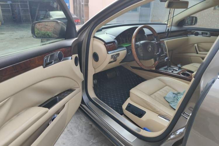 Used Volkswagen Phaeton 2011 3.6L V6 5-Seater Extended Business Edition Driver Seat