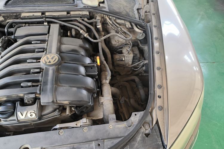 Used Volkswagen Phaeton 2011 3.6L V6 5-Seater Extended Business Edition Engine Bay Left