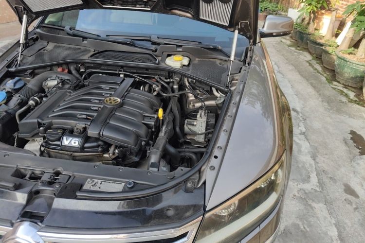 Used Volkswagen Phaeton 2011 3.6L V6 5-Seater Extended Business Edition Engine Bay Left