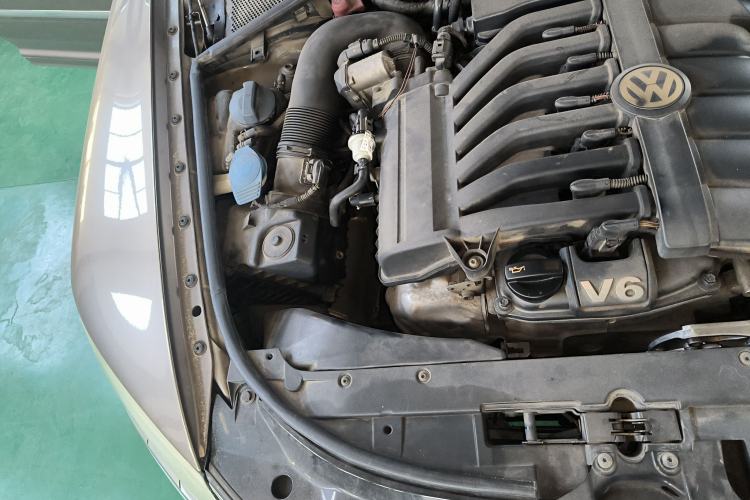 Used Volkswagen Phaeton 2011 3.6L V6 5-Seater Extended Business Edition Engine Bay Right