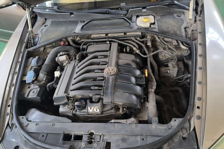 Used Volkswagen Phaeton 2011 3.6L V6 5-Seater Extended Business Edition Engine Bay