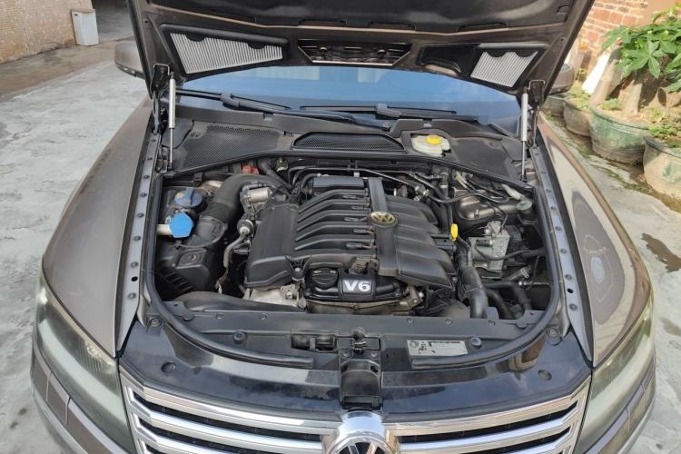 Used Volkswagen Phaeton 2011 3.6L V6 5-Seater Extended Business Edition Engine Bay