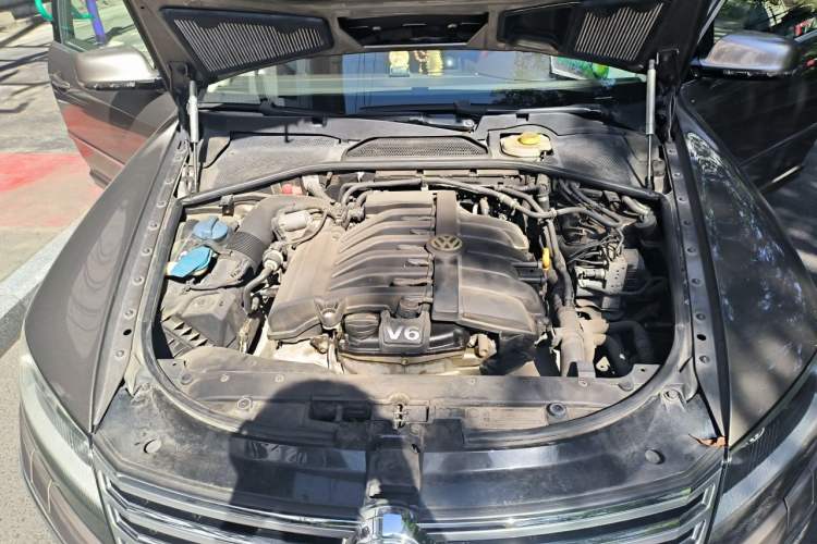 Used Volkswagen Phaeton 2011 3.6L V6 5-Seater Extended Comfort Version Engine Bay