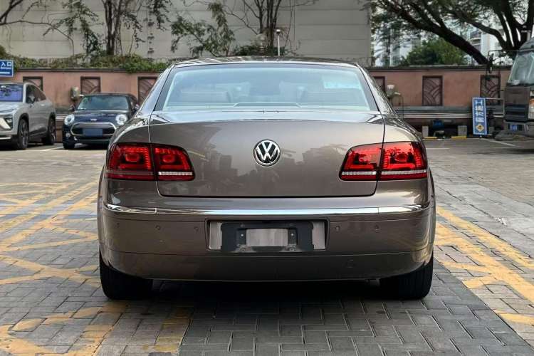 Used Volkswagen Phaeton 2011 3.6L V6 4-Seater Extended-Length Individual Edition Exterior 4