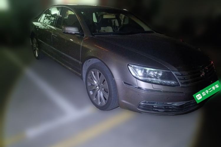 Used Volkswagen Phaeton 2011 3.6L V6 4-Seater Extended-Length Individual Edition Front Right 45 Deg