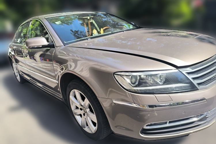 Used Volkswagen Phaeton 2011 3.6L V6 5-Seater Extended Comfort Version Front Right 45 Deg
